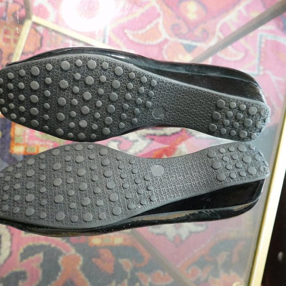 (NWOB) BCBG Black Patent Leather Peep Toe Wedge Heels SIZE 8.5B - Picture 14 of 16